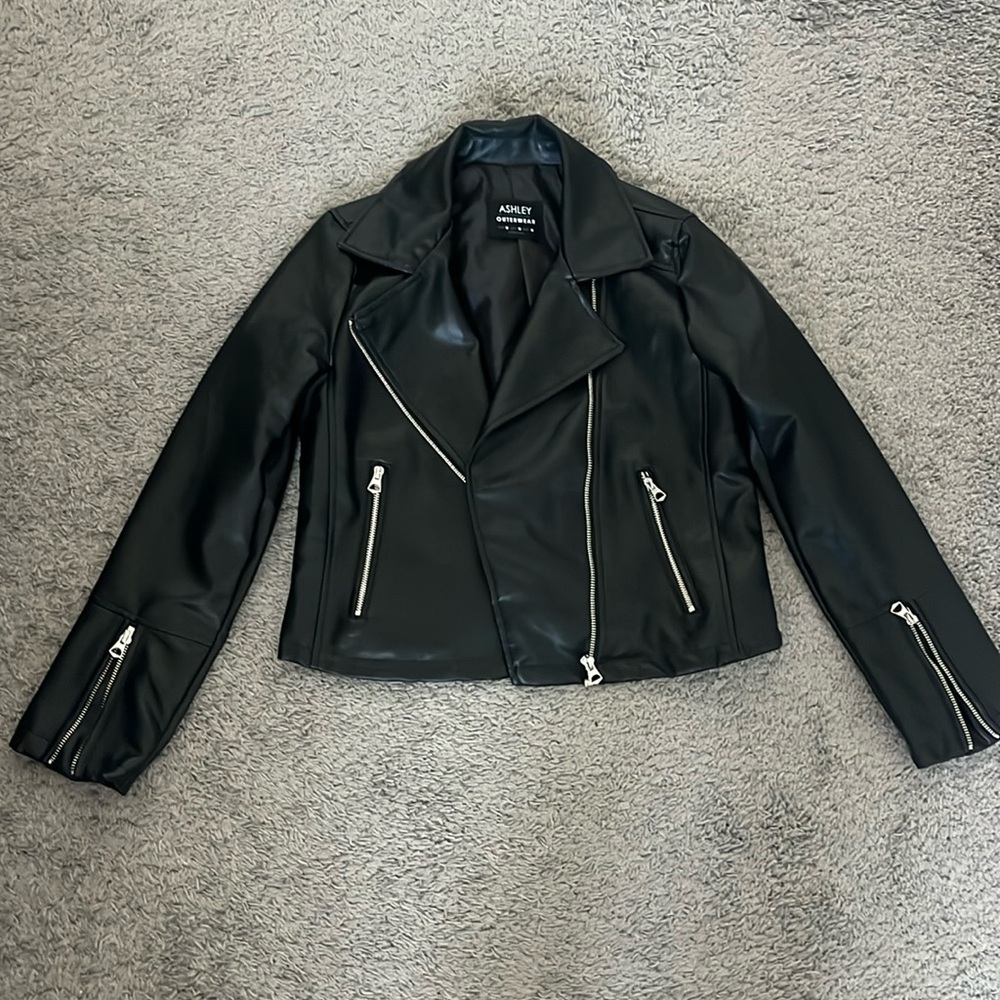 Black Cropped Leather Jacket (Size M)